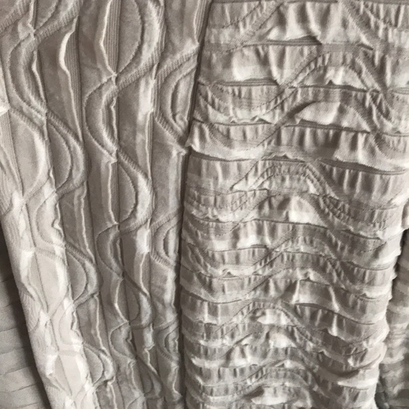 Size 4 Frank Lyman Design Cream vest - Picture 4 of 4